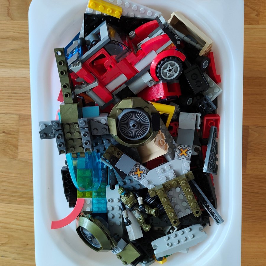 1KG Byggstenar Bricks ej Lego Märke Hasbro Cobi och mera