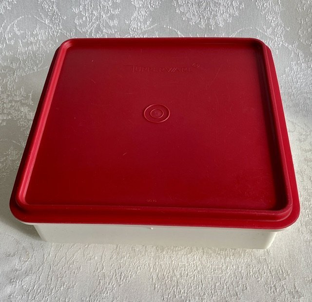 ***Tupperware HALVAN***