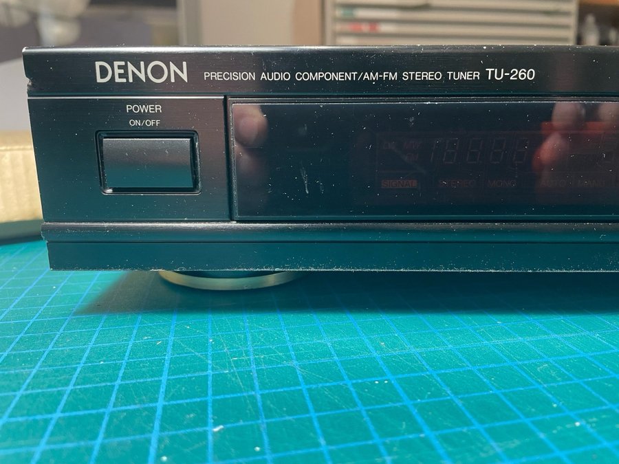 Denon TU-260 AM/FM Stereo Tuner.