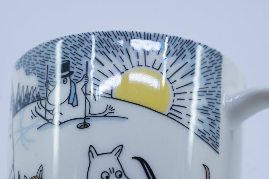 Muminmugg Skidor med herr Brisk / Moomin Mug Skiing with Mr.Brisk [A]