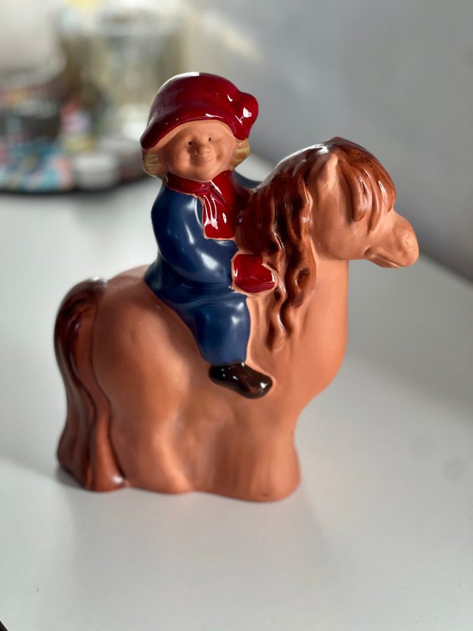 FIGURIN, tomte på häst i keramik från Gabriel,Vintage