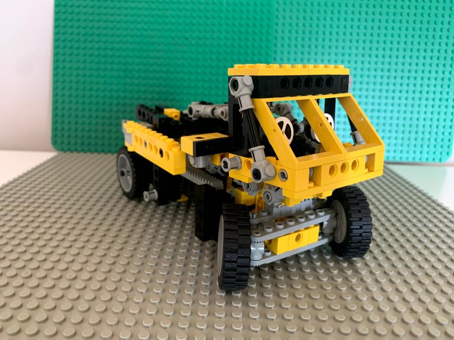 LEGO Technic 8852 - Robot  Truck