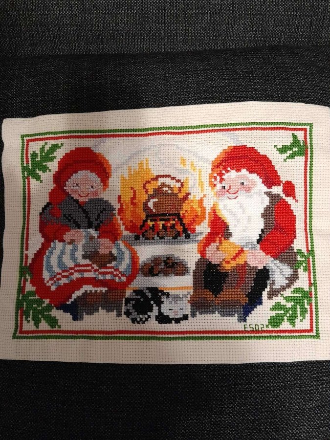 Handbroderade Julbonad i korsstygn fina färger!