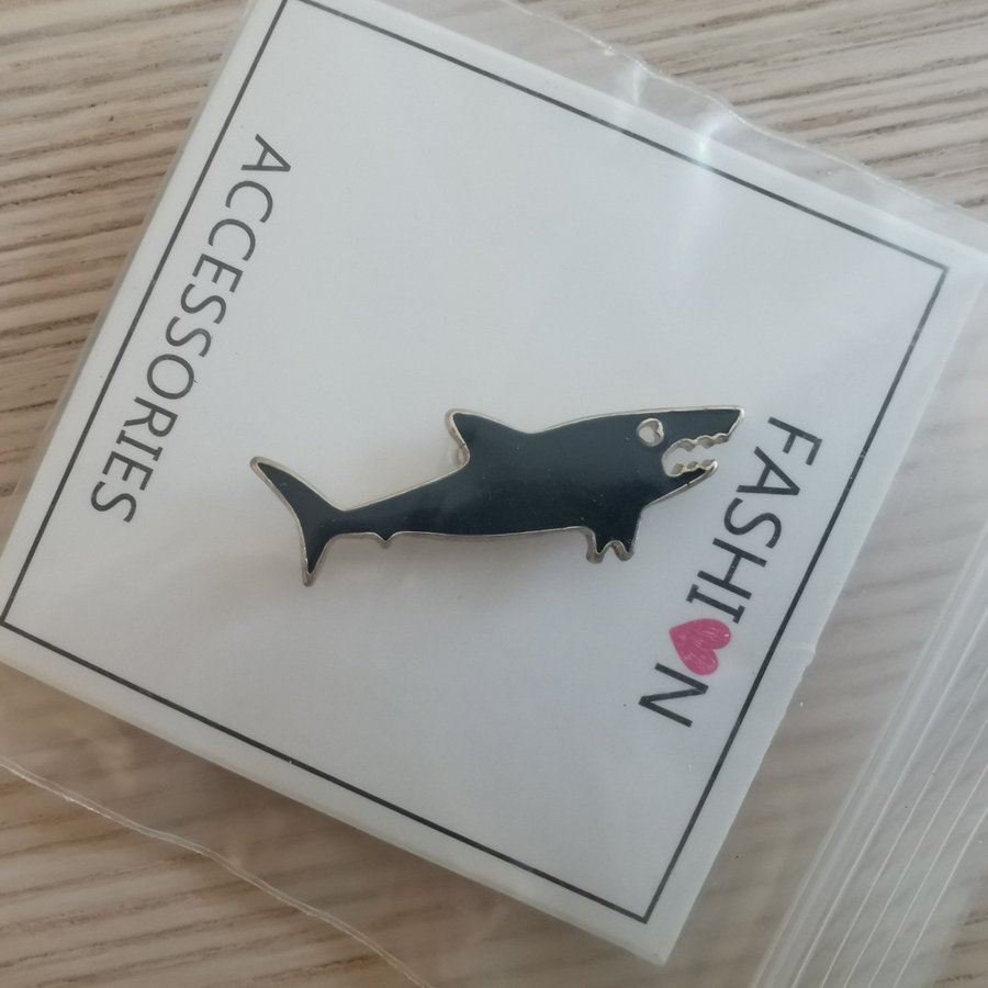 Shark pin