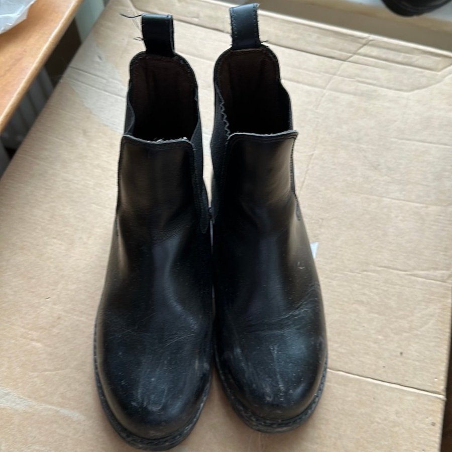 Svarta ridskor Boots Storlek 33