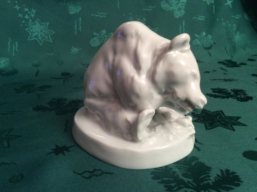 Meissen figurine Bear Eating 1954