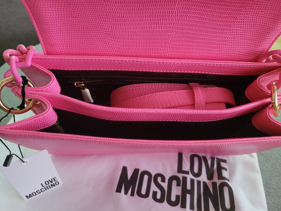 Helt ny väska LOVE MOSCHINO