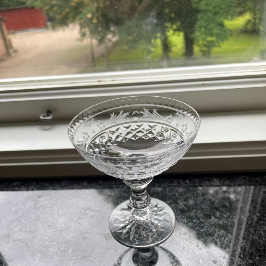 VINTAGE MADEIRA/MARTINI GLAS ELVIRA MADIGAN MED UNDERBART FINT ETSAT OCH SLIPAT