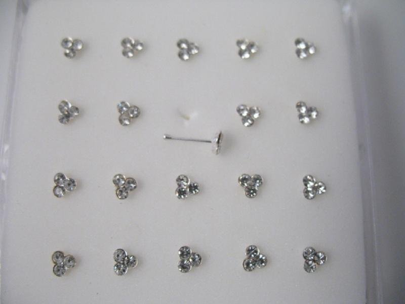 1 st. Näspiercing i 925 Sterlin silver med 3 strass stenar (k)