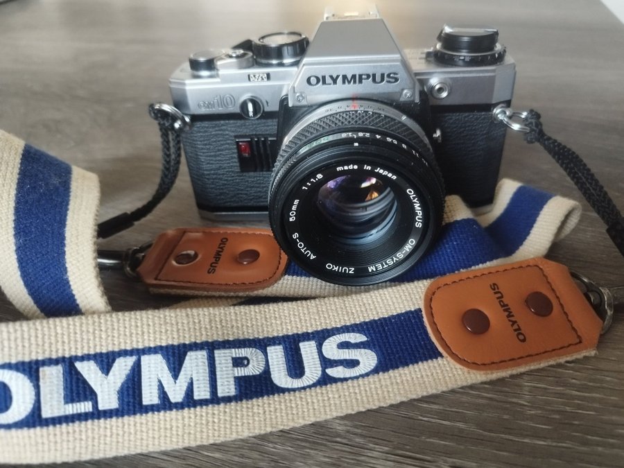 Olympus OM-10 med 50mm objektiv