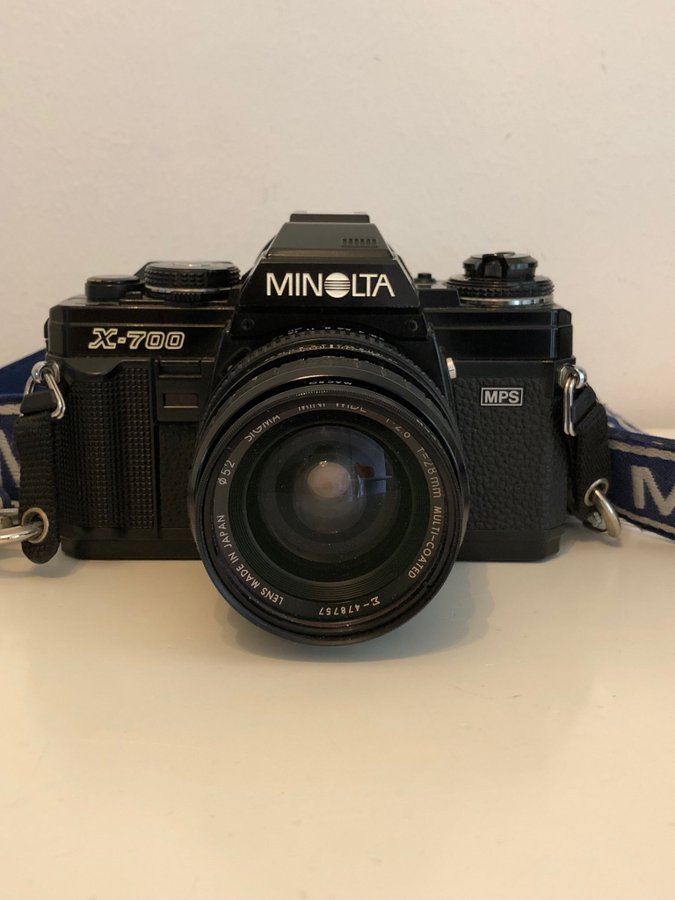 Minolta X-700 med objektiv och tillbehör