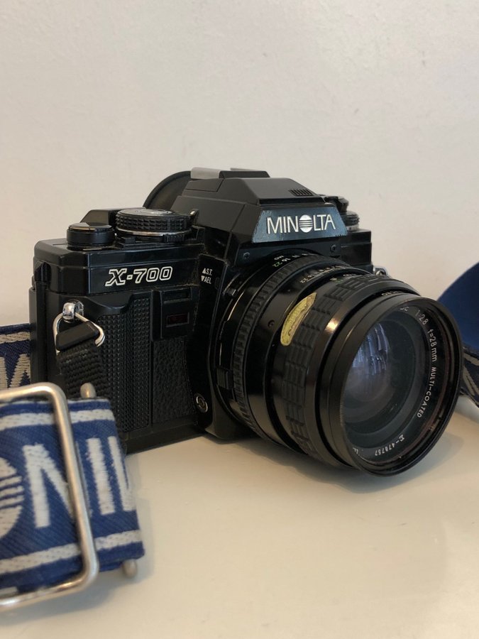 Minolta X-700 med objektiv och tillbehör