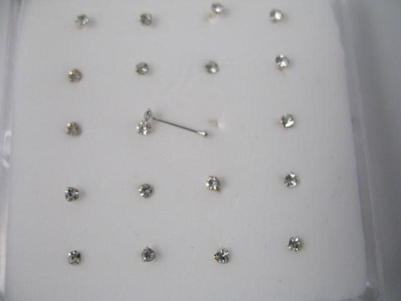 Obs 2 st Näspiercing i Silver Med kloinfattad 1,5 mm vit strass