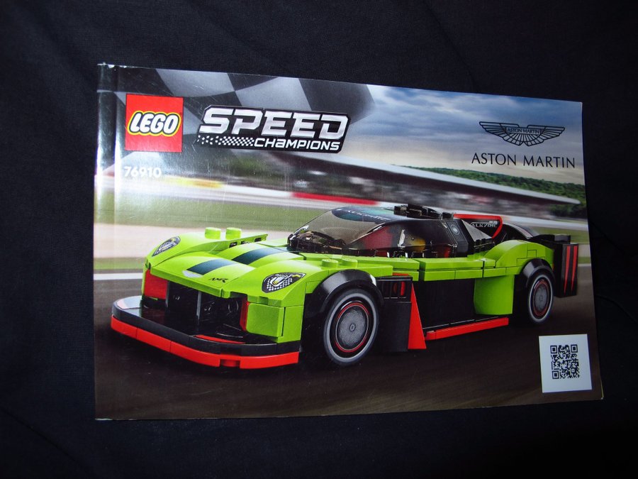 LEGO Speed Champions 76910 Aston Martin Valkyrie