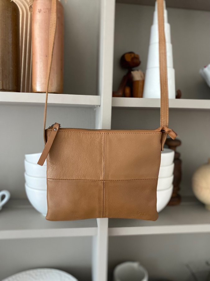 Skinnväska Naturbrunt äkta läder mindre Crossbody bag