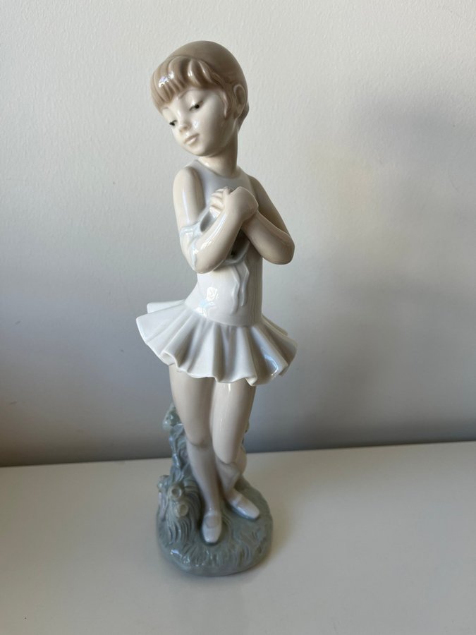 NAO FIGURIN BALLERINA