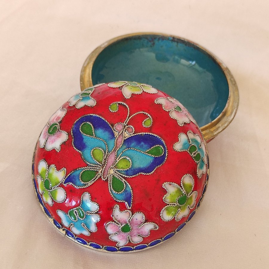 Cloisonne emalj lockask smyckesförvaring med fjäril och blommor i metall