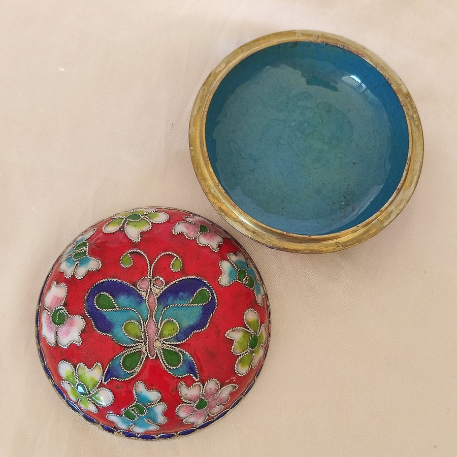 Cloisonne emalj lockask smyckesförvaring med fjäril och blommor i metall