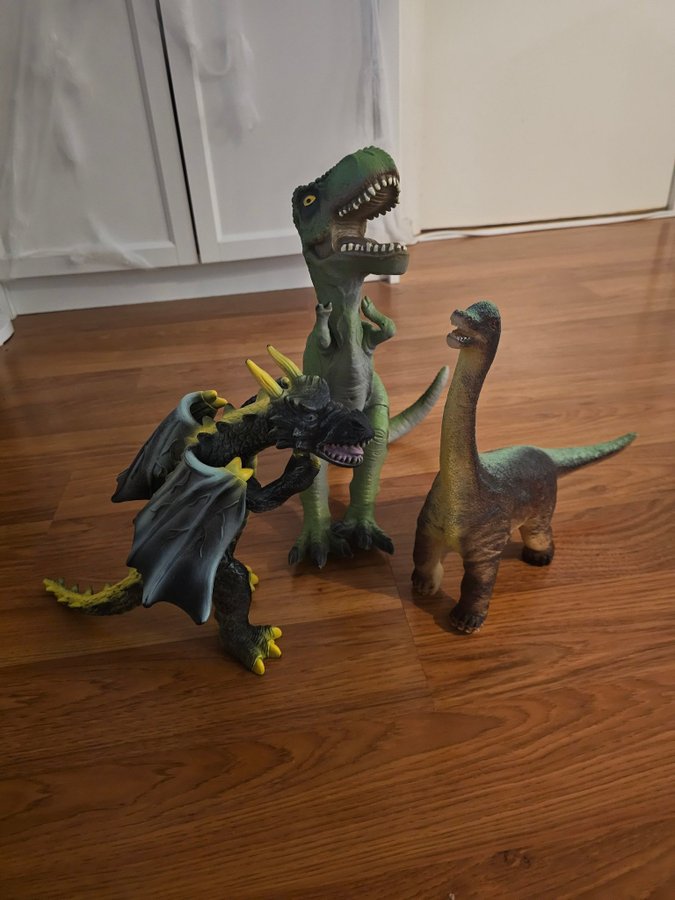 3 stycken dinosaurier