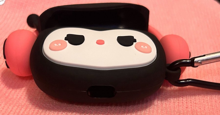 Mjukt silikon-case för Airpods 3 med Kuromi-motiv!