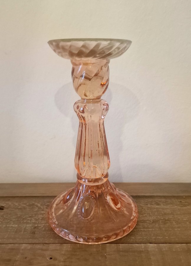 Ljusstake i pressglas rosa färg vintage retro zabkowice