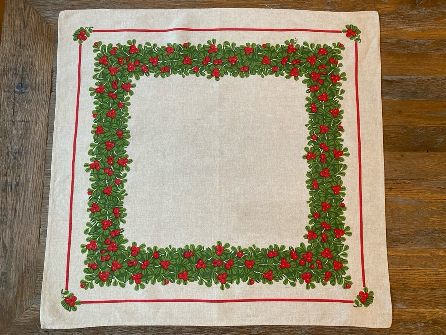 Linnefärgad julduk 57x60 cm med lingonris Frösö Handtryck duk jul advent Mia L