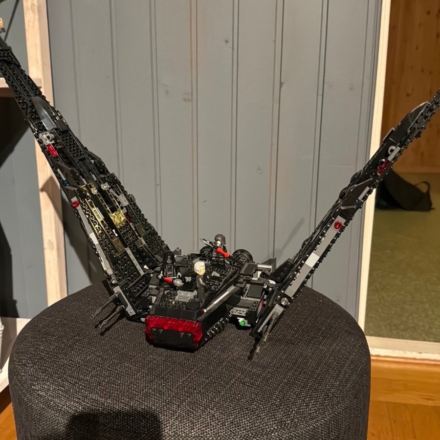 LEGO Star Wars Kylo Rens Shuttle 75256