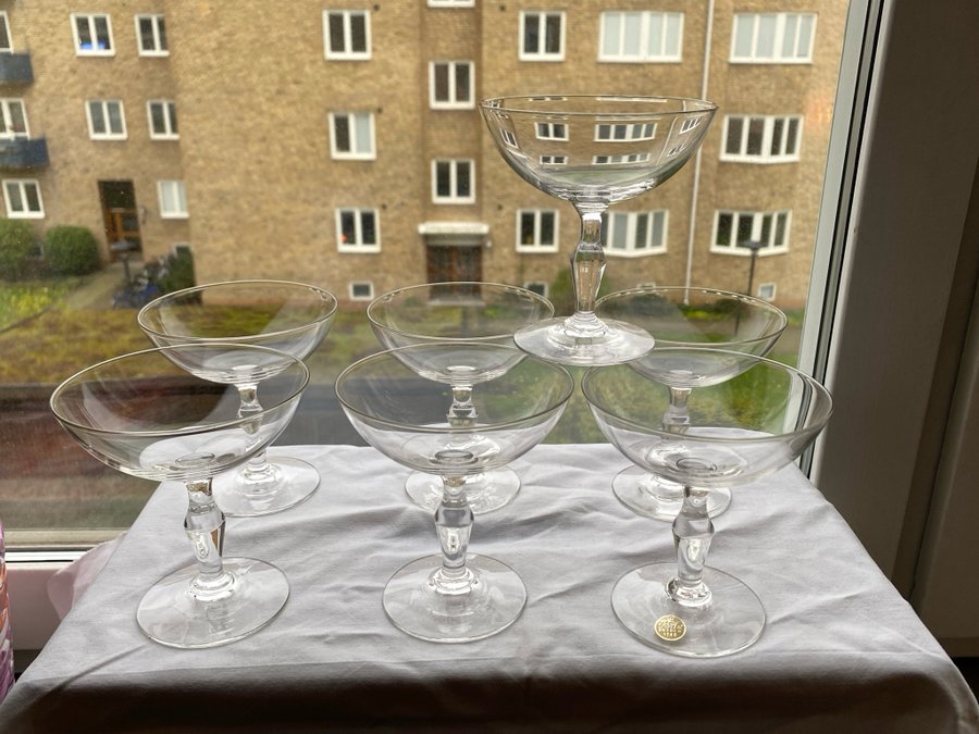 7 Kosta champagneglas "drottningens kupor"