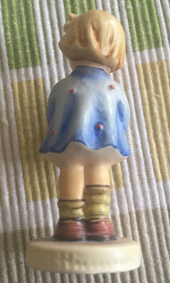 Goebel Hummel #239 A "Girl With Nosegay" Figurine