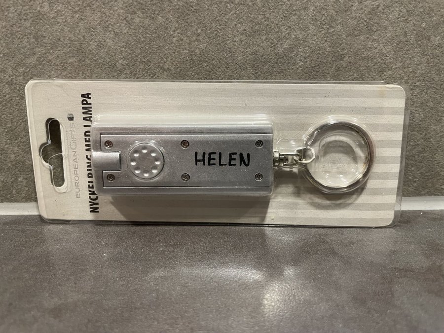 Helen! Nyckelring med minificklampa och namn! Helt ny - oanvänd! Julklapp?