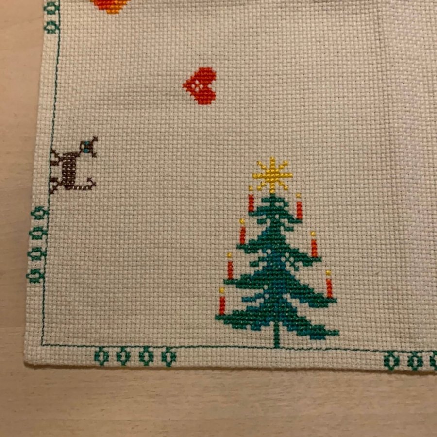 Julduk i korsstygn handbroderad vintage