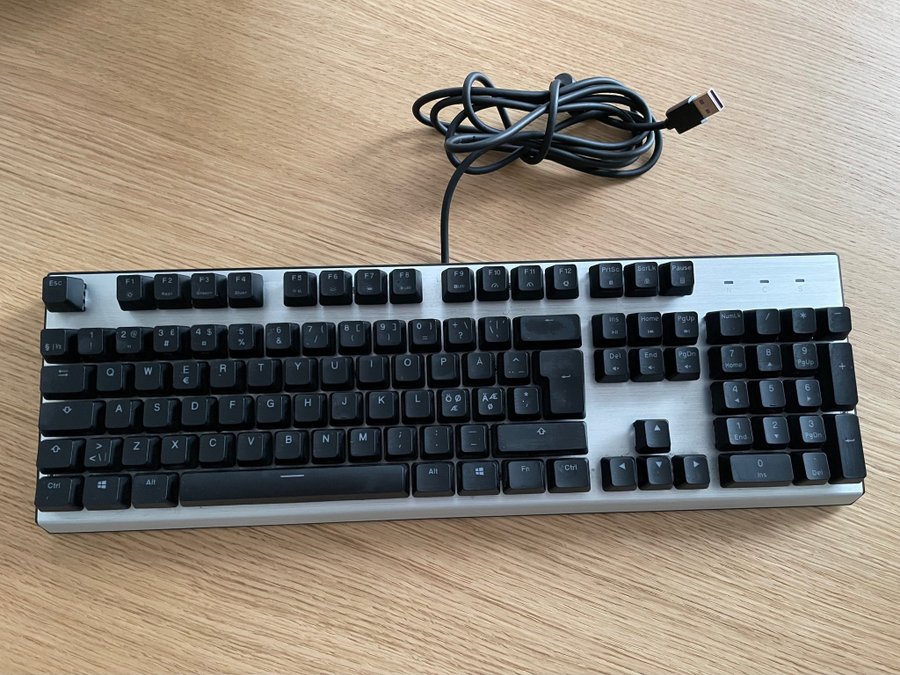 Cooler Master CK351 mekaniskt tangentbord