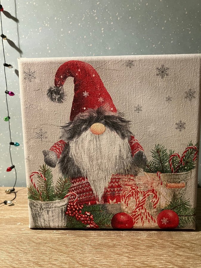 Tavla JUL. Liten tomte 15x15 cm