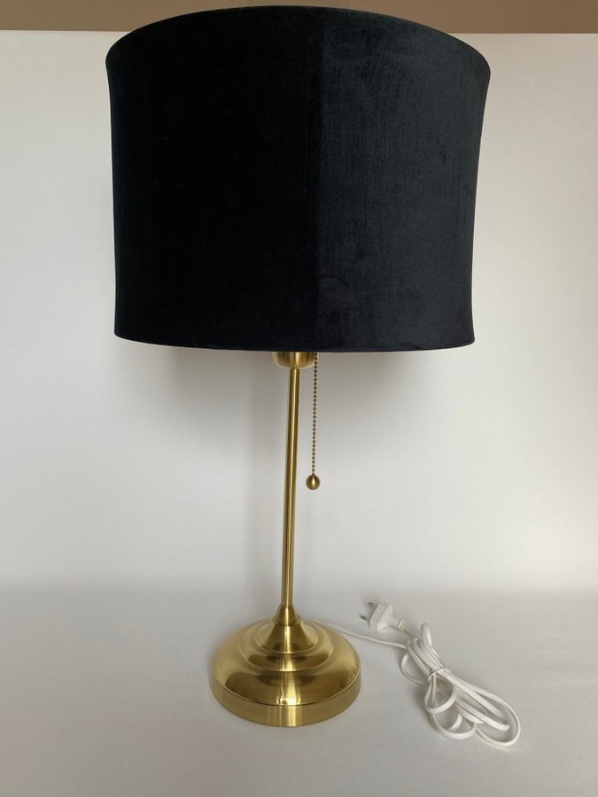 IKEA bordslampa med svart sammetsskärm