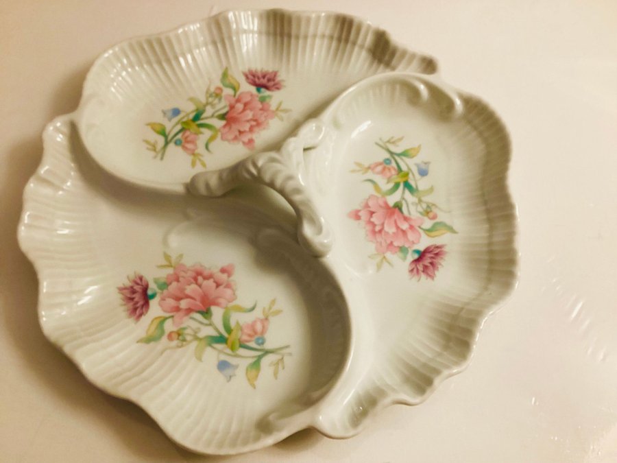 Fantastisk Limoges Porcelaine Sologne kakfat, fackindelad, , mästerligt arbete