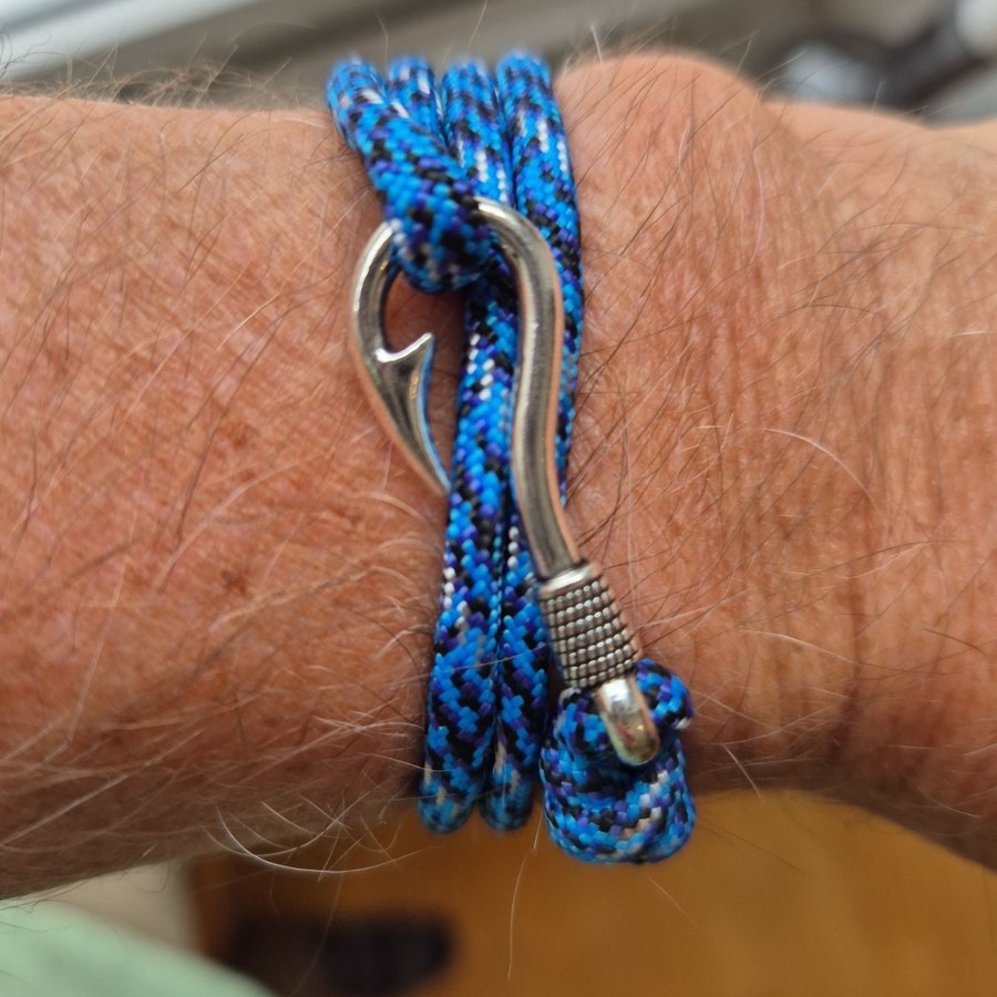 Armband med fiskekrok