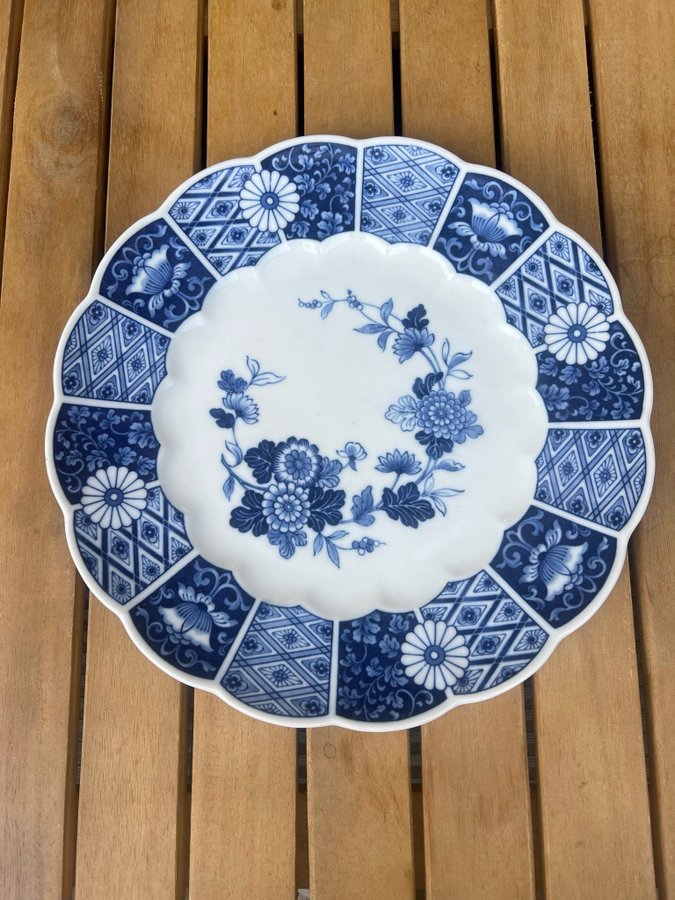 Blue Imari by LIPPER  MANN