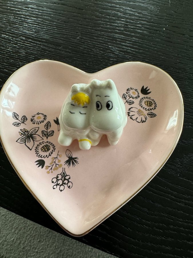 Moomin figurer i hjärta