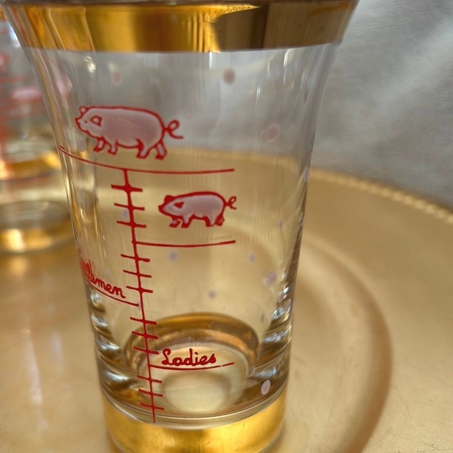 8 st Glas med guldkant och prickar