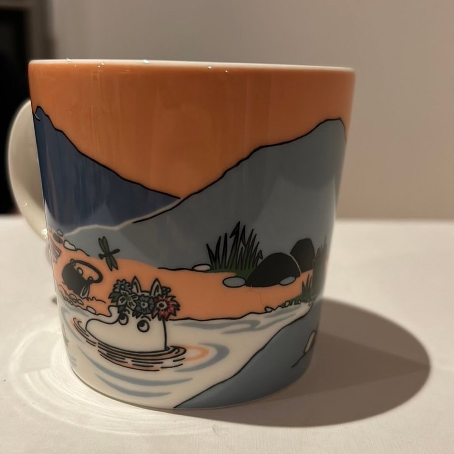 Moomin mugg "In the Mountains" bland bergen muminmugg