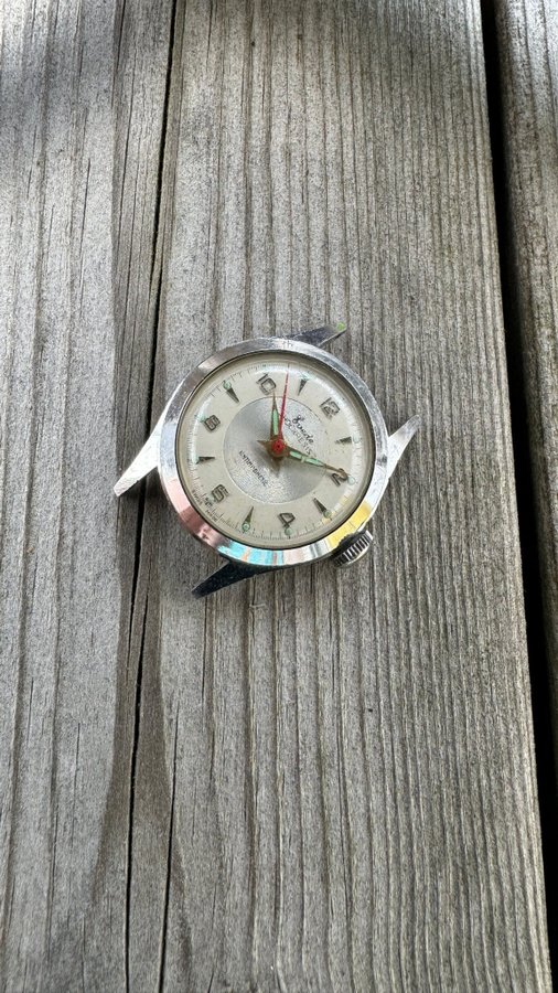 DEFEKT Vintage Evede Manuellt Mekaniskt Schweiziskt Armbandsur 1950-tal