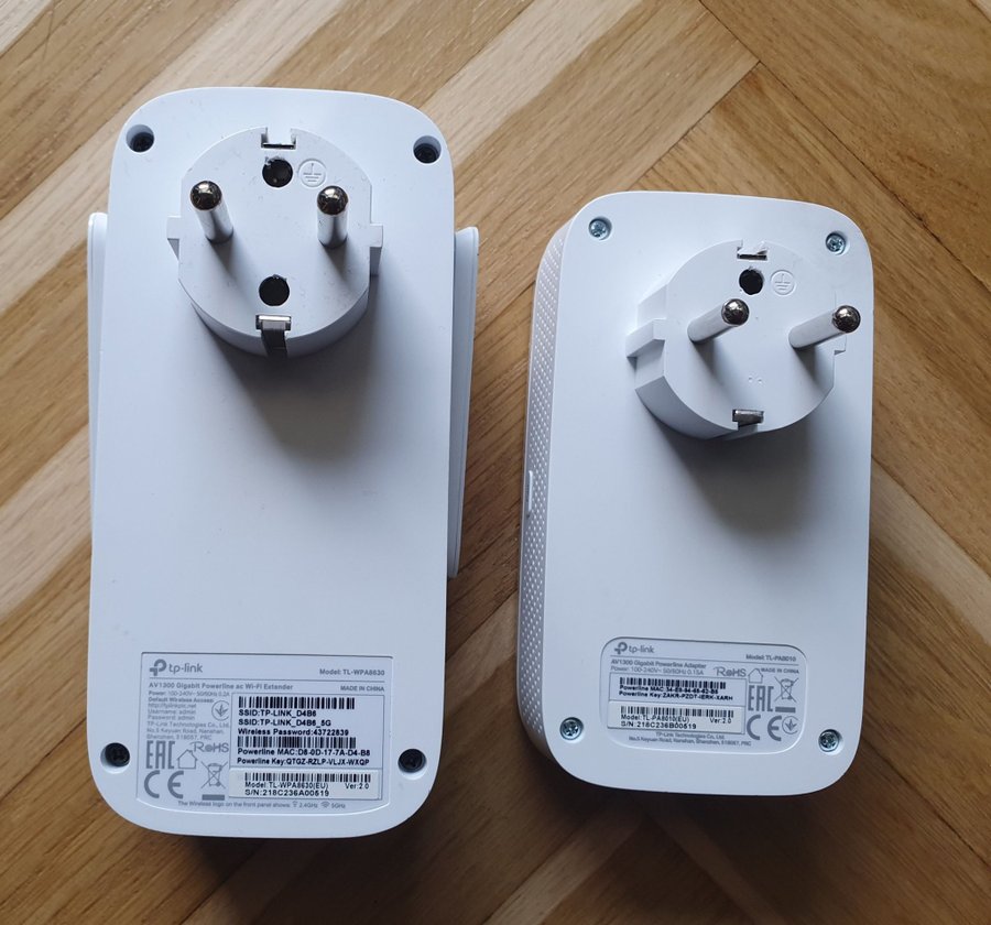 Tp-link Av1300 wifi extender med poweline adapter model TLPA8010 OCH TLWPA8630