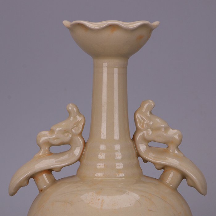 Song Dynasty Hutian kiln shadow green carved amphora