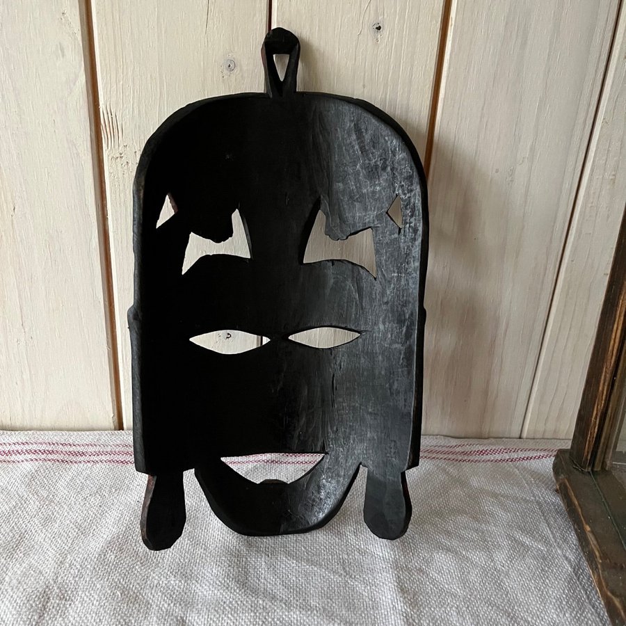 AFRIKANSK MASK I TRÄ