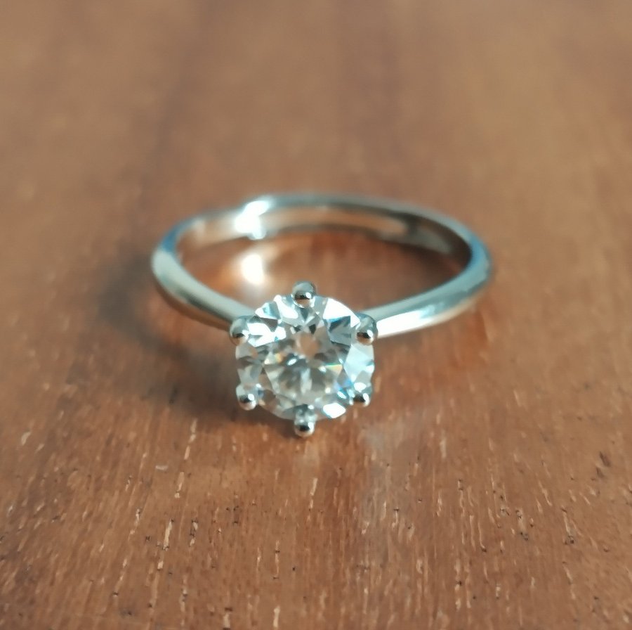 Vitguldpläterad s925 ring med 10 karat moissanite (öppen ring)