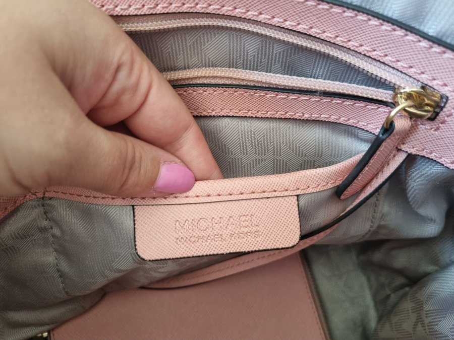 Rosa Michael kors väska med matchande plånbok