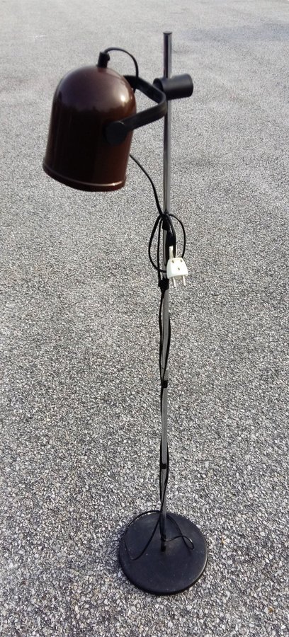 Golvlampa, brun/svart plast, Retro, Vintage, 133 cm, Enco,Typ203 Sweden, 70-tal