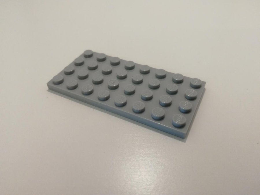 Lego - platta - plate - 4x8 - part 3035 - ljusgrå (bluish)