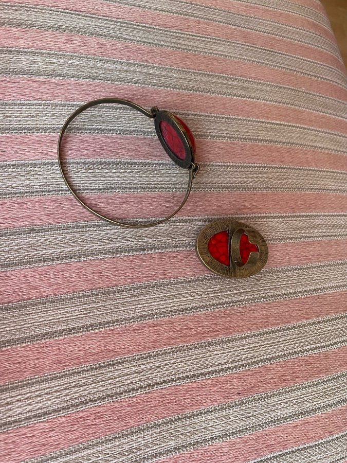 Retro vacker ring och armband med stora röda sten i fint design vintage