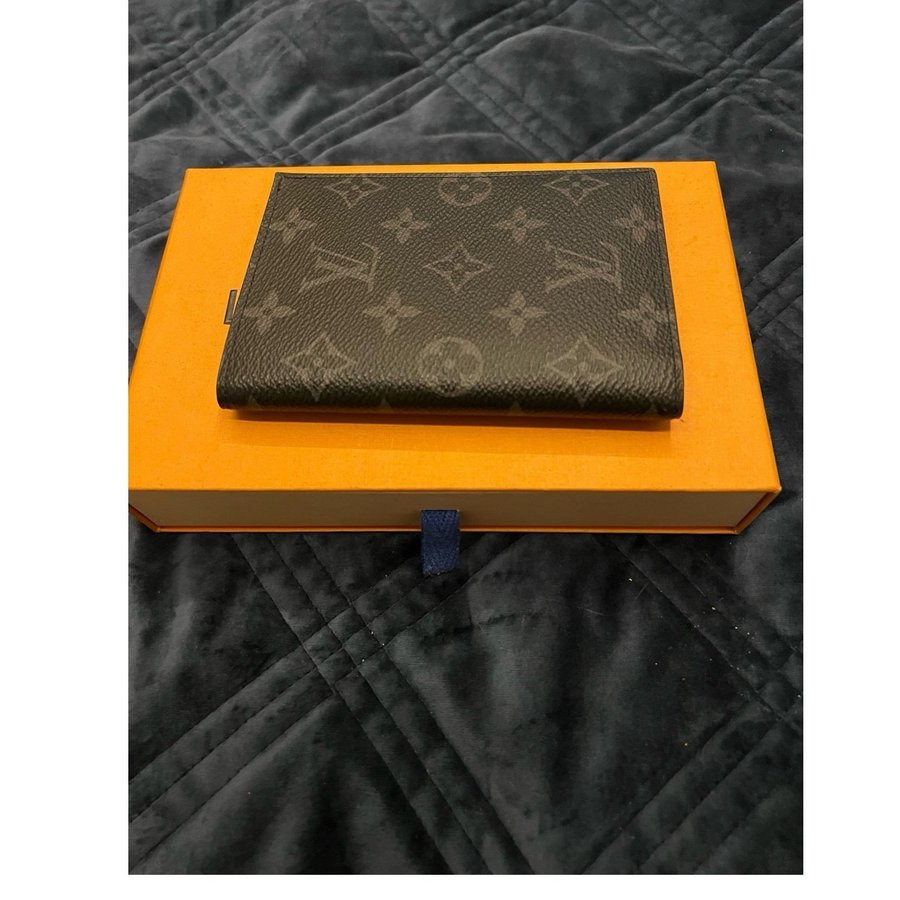 Louis Vuitton passport cover svart (mycket bra skick)